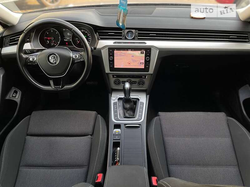 Седан Volkswagen Passat 2017 в Луцке