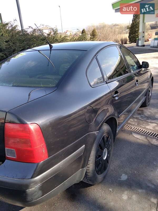 Седан Volkswagen Passat 2000 в Львові