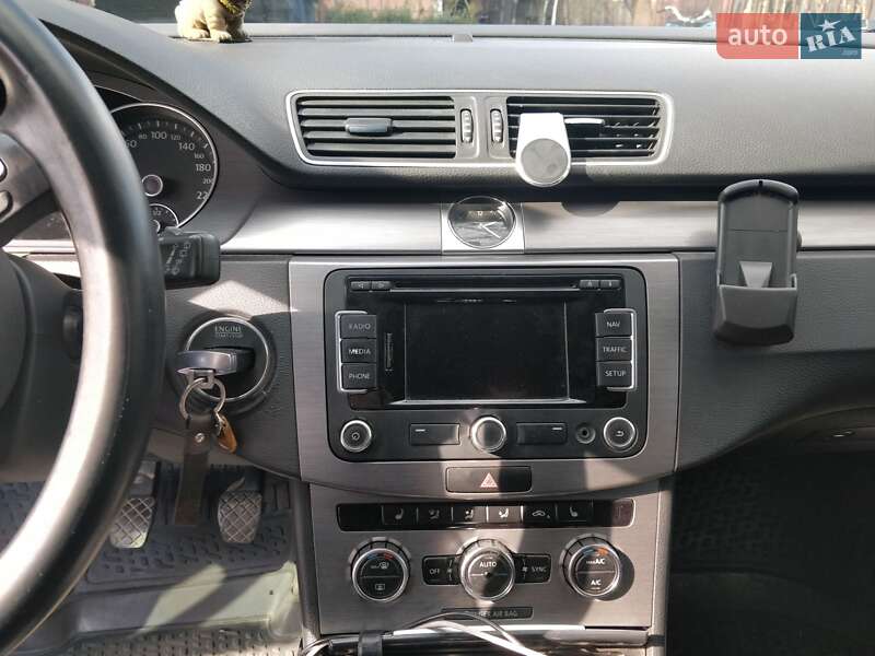 Універсал Volkswagen Passat 2013 в Ірпені