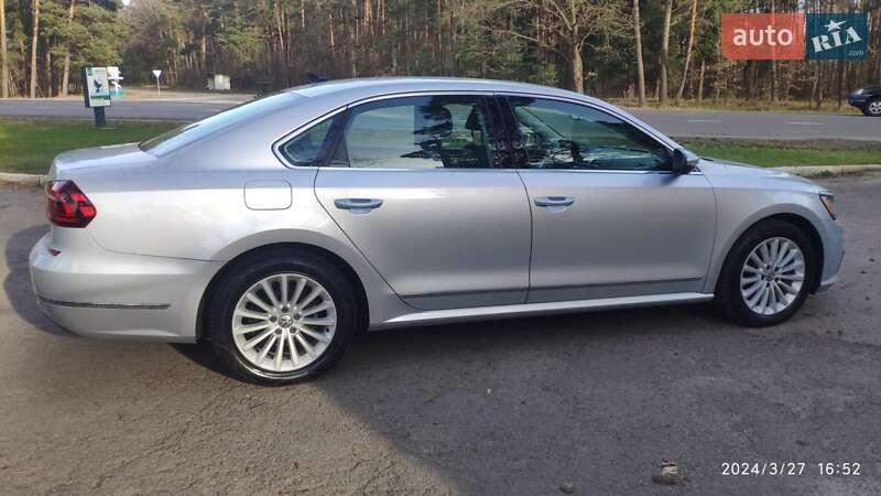 Седан Volkswagen Passat 2016 в Луцке