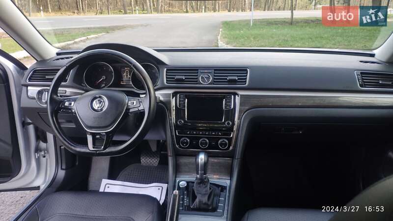 Седан Volkswagen Passat 2016 в Луцке
