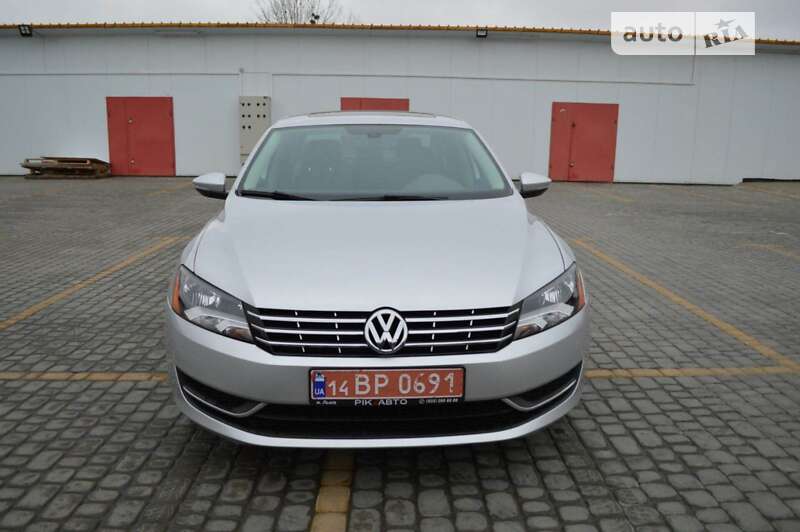 Седан Volkswagen Passat 2012 в Львове