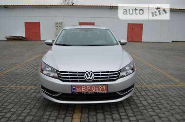 Седан Volkswagen Passat 2012 в Львове