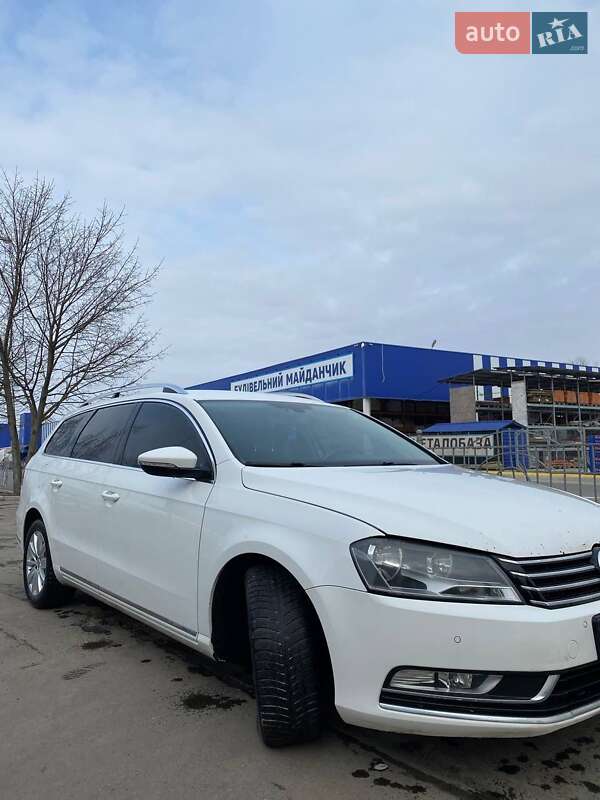 Універсал Volkswagen Passat 2012 в Сумах