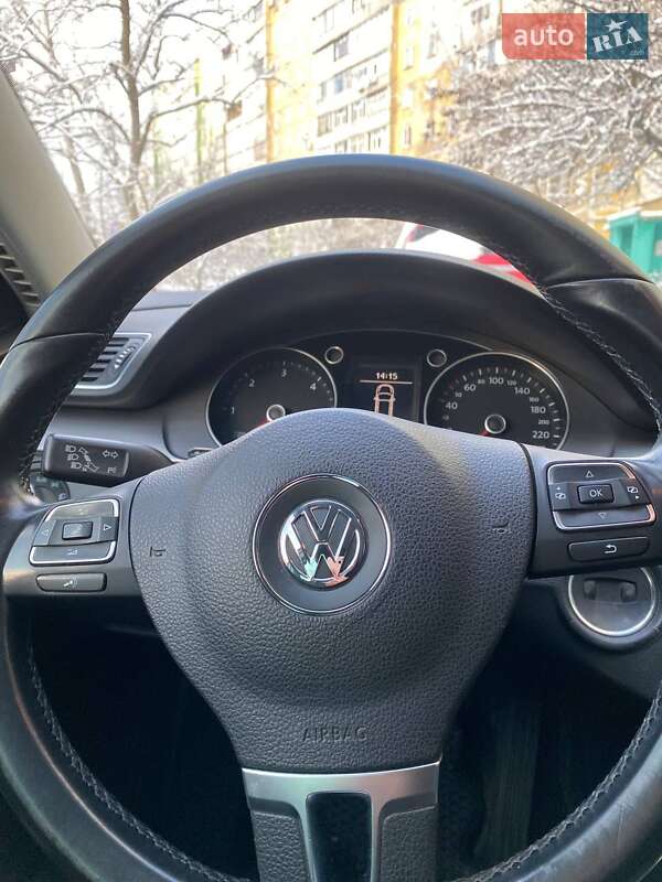 Універсал Volkswagen Passat 2012 в Сумах