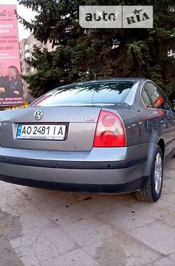 Седан Volkswagen Passat 2003 в Ужгороде