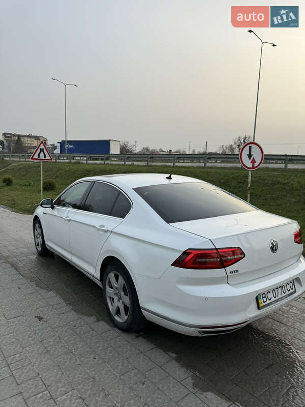 Седан Volkswagen Passat 2015 в Львове