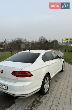 Седан Volkswagen Passat 2015 в Львове