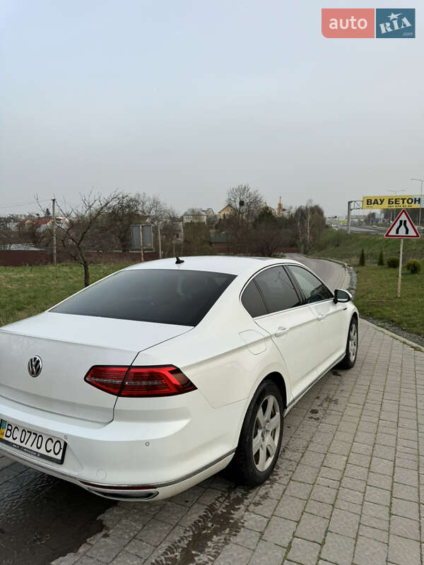 Седан Volkswagen Passat 2015 в Львове