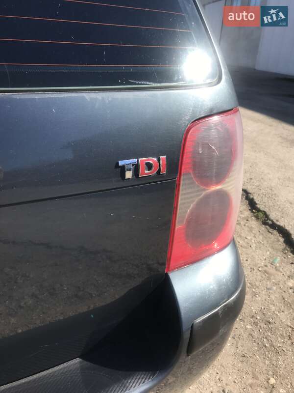 Универсал Volkswagen Passat 2001 в Городенке