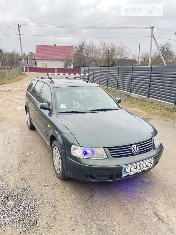 Универсал Volkswagen Passat 1999 в Рокитном