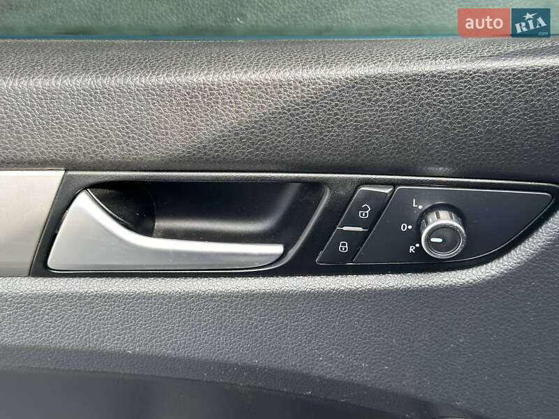 Седан Volkswagen Passat 2015 в Ржищеві