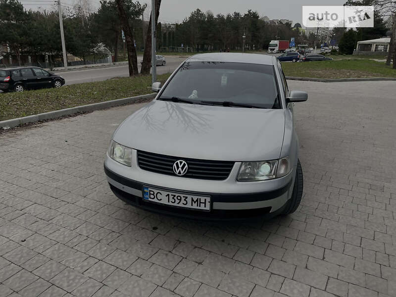 Седан Volkswagen Passat 1999 в Новояворовске