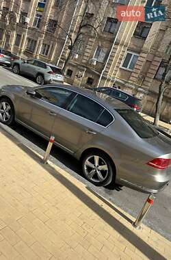 Седан Volkswagen Passat 2012 в Киеве