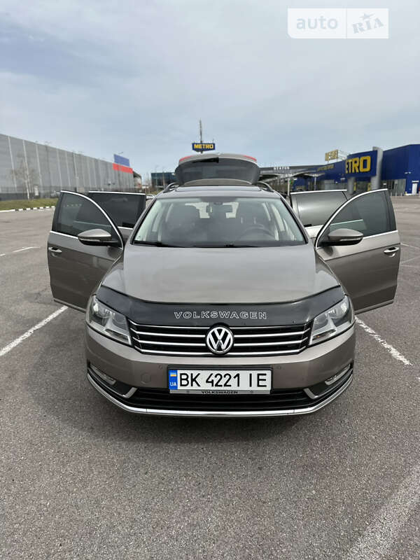 Универсал Volkswagen Passat 2012 в Ровно