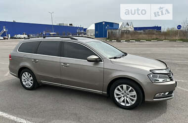 Универсал Volkswagen Passat 2012 в Ровно