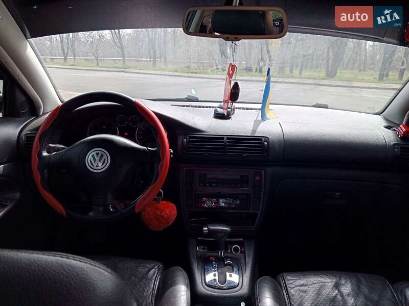 Универсал Volkswagen Passat 2004 в Одессе