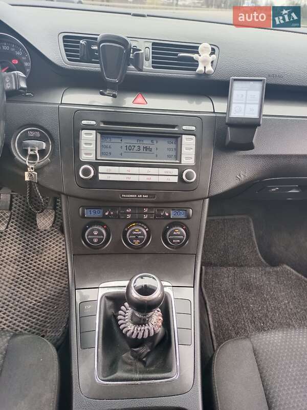 Універсал Volkswagen Passat 2006 в Ромнах