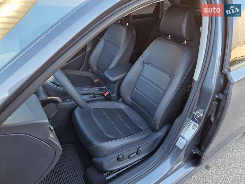 Седан Volkswagen Passat 2020 в Киеве