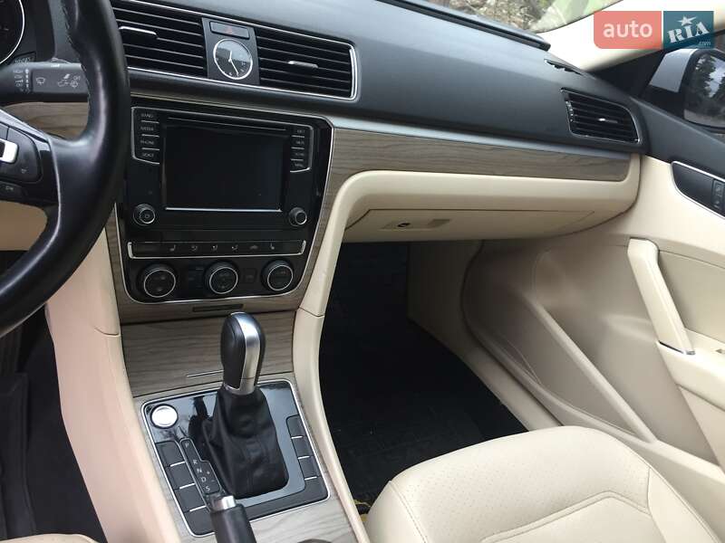 Седан Volkswagen Passat 2016 в Киеве