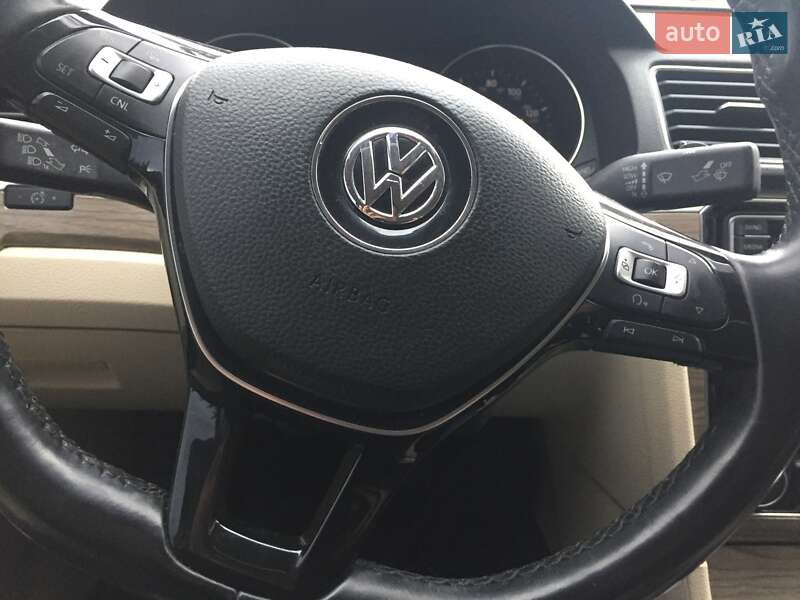 Седан Volkswagen Passat 2016 в Киеве