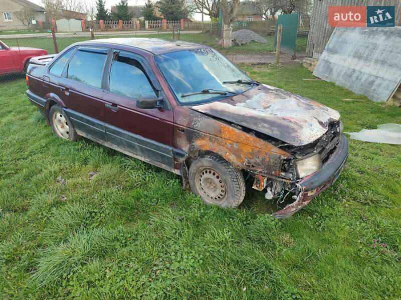 Седан Volkswagen Passat 1991 в Сокале