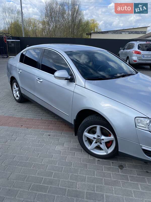 Седан Volkswagen Passat 2006 в Березане