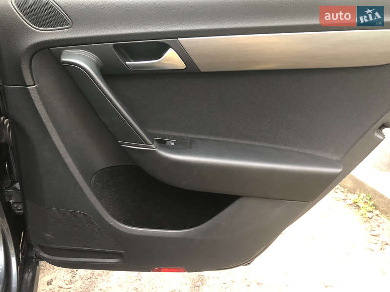 Универсал Volkswagen Passat 2013 в Киеве