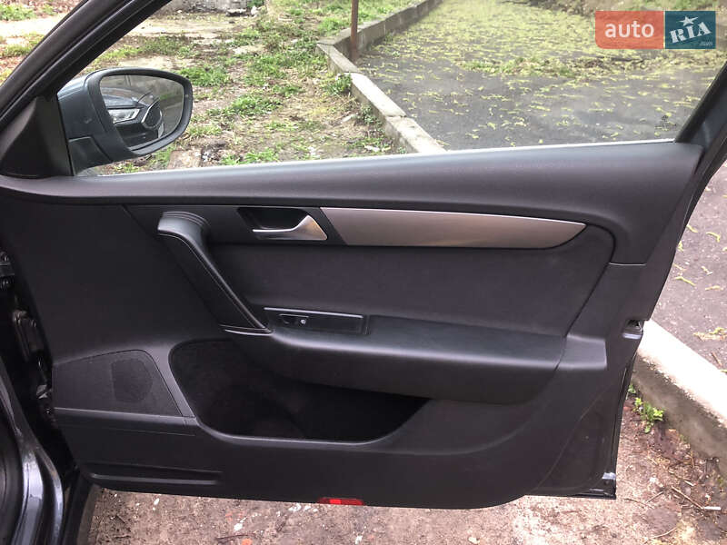Универсал Volkswagen Passat 2013 в Киеве