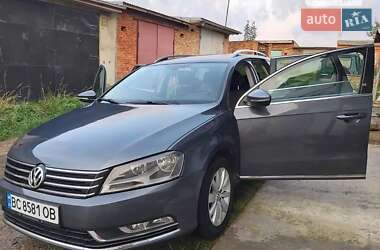 Универсал Volkswagen Passat 2012 в Стебнику