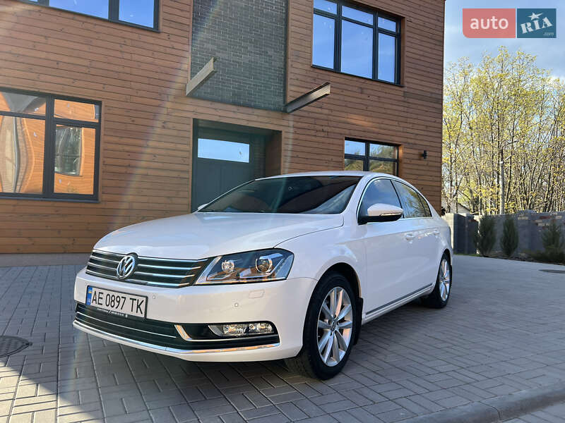 Седан Volkswagen Passat 2012 в Днепре