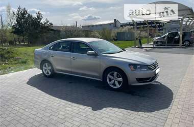 Седан Volkswagen Passat 2013 в Луцьку