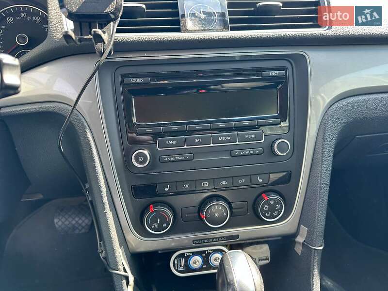 Седан Volkswagen Passat 2014 в Виннице