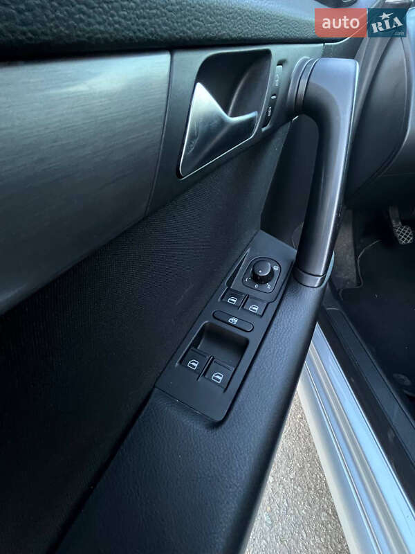 Универсал Volkswagen Passat 2011 в Звягеле