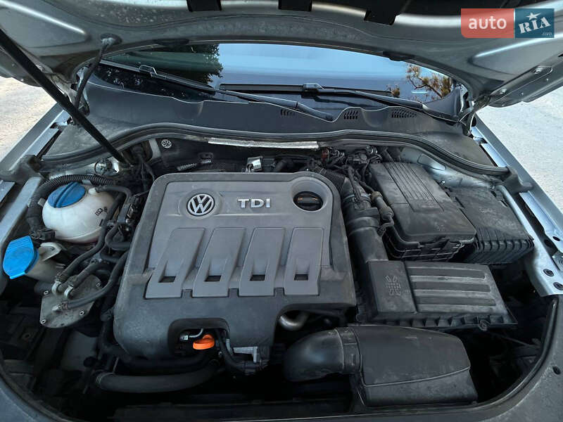 Универсал Volkswagen Passat 2011 в Звягеле
