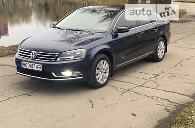 Седан Volkswagen Passat 2012 в Ровно