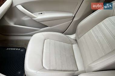Седан Volkswagen Passat 2011 в Львове