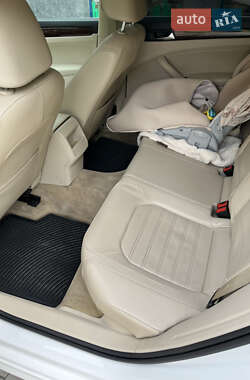 Седан Volkswagen Passat 2011 в Львове