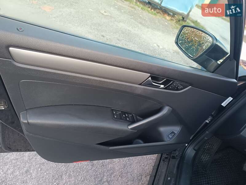 Седан Volkswagen Passat 2013 в Виннице
