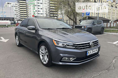 Седан Volkswagen Passat 2018 в Киеве