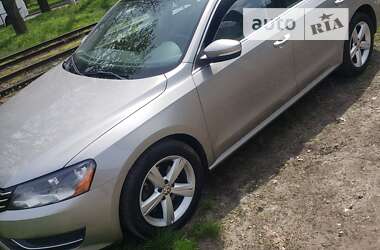 Седан Volkswagen Passat 2013 в Одесі