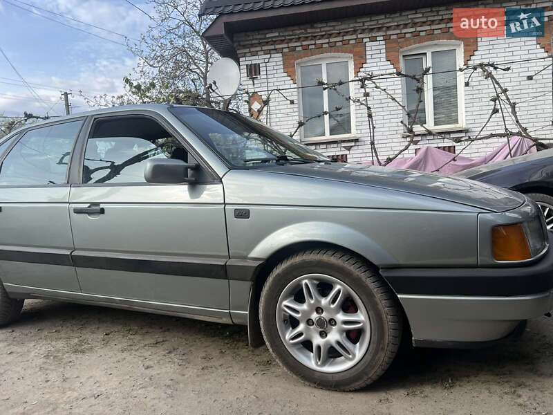 Седан Volkswagen Passat 1989 в Гайсине