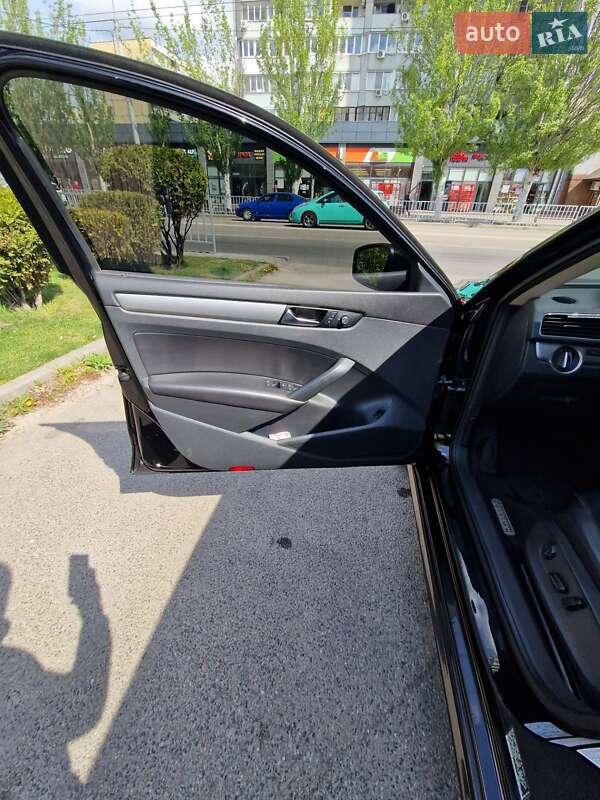 Седан Volkswagen Passat 2014 в Днепре