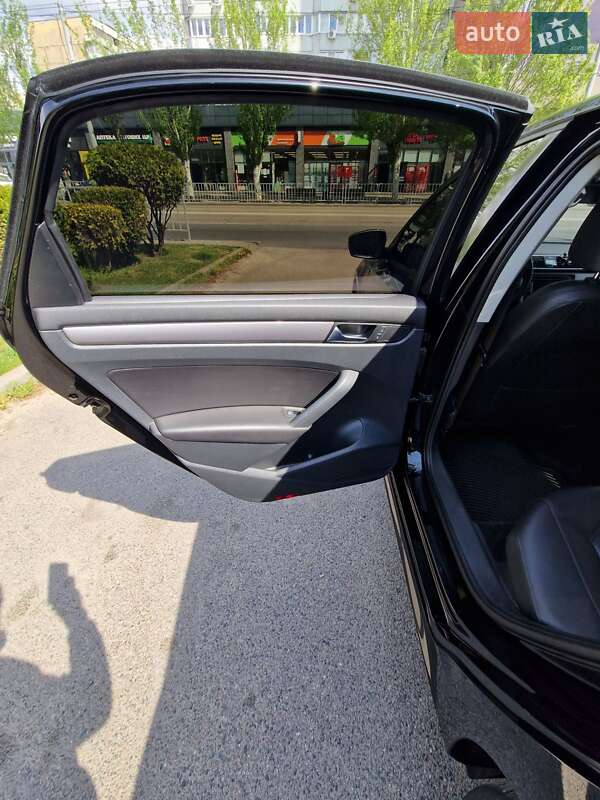 Седан Volkswagen Passat 2014 в Днепре