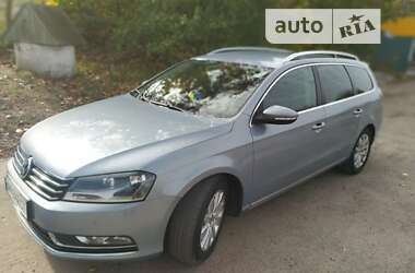 Універсал Volkswagen Passat 2011 в Коростишеві