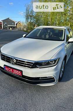 Універсал Volkswagen Passat 2015 в Звягелі