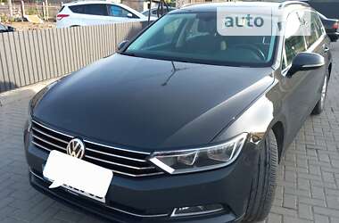 Універсал Volkswagen Passat 2016 в Ужгороді