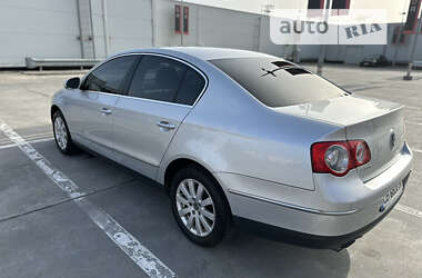 Седан Volkswagen Passat 2010 в Киеве