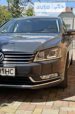 Седан Volkswagen Passat 2013 в Ужгороді