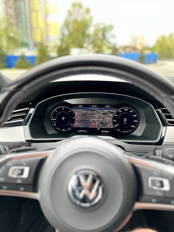Универсал Volkswagen Passat 2018 в Киеве
